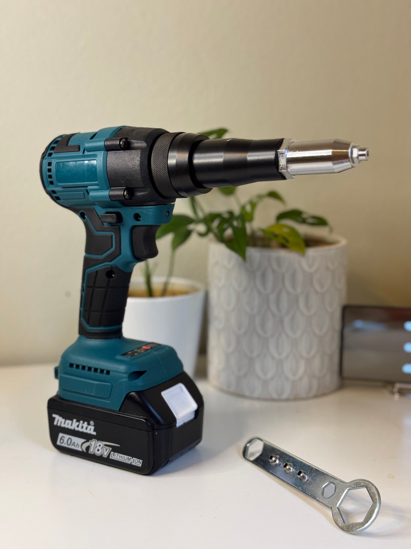 Cordless Rivet Gun