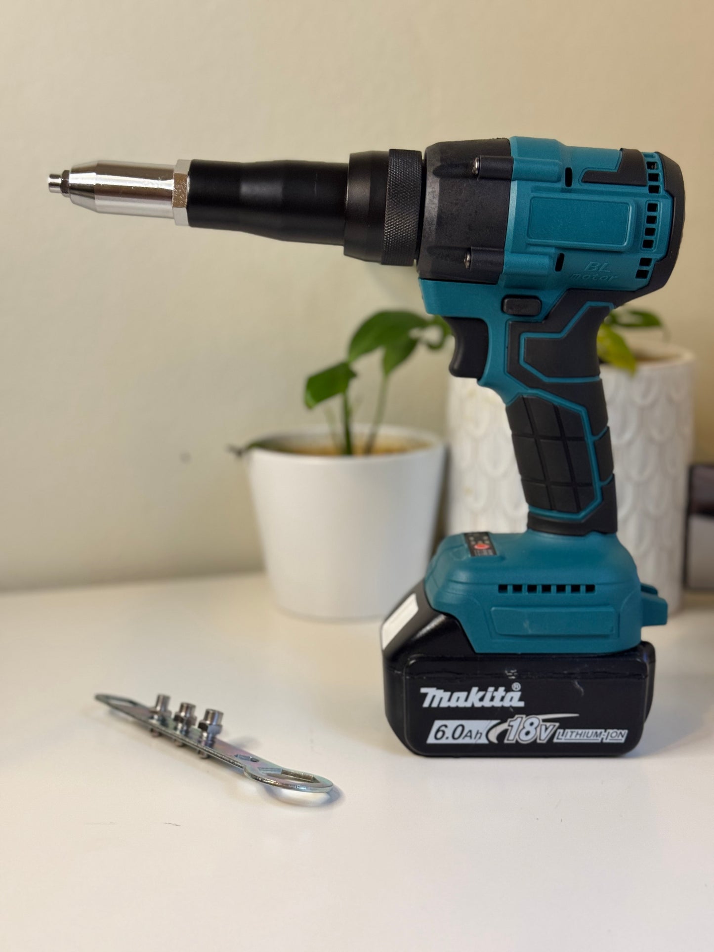 Cordless Rivet Gun
